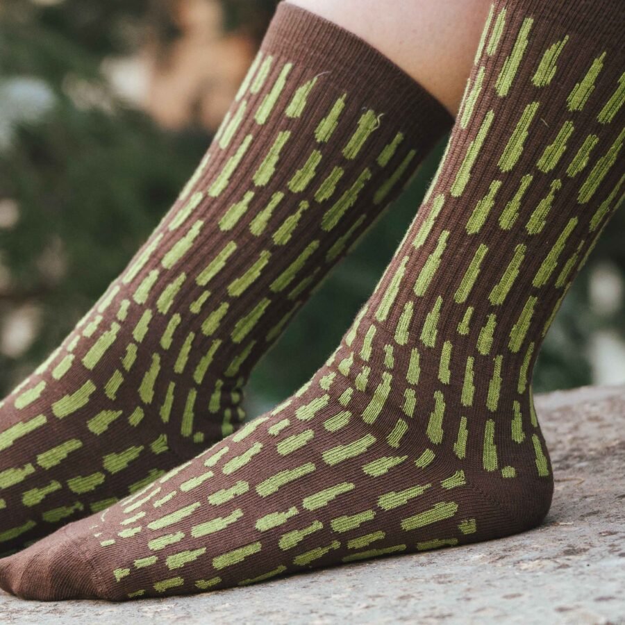 A Tres Hilos Calcetines Respetuosos • A Tres Hilos Musgo y Tierra